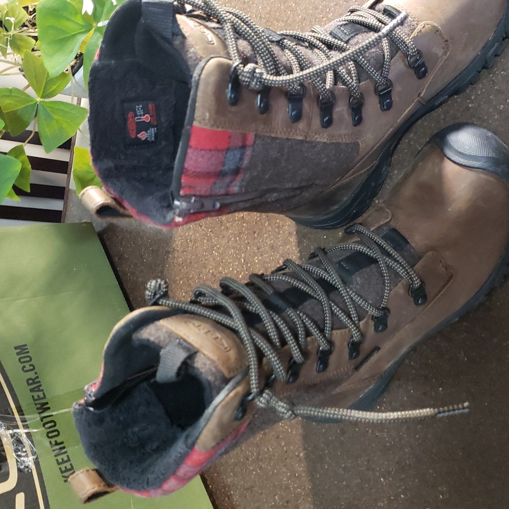 KEEN Woman's Boots KEEN Greta Plaid Tall Boot Waterproof. Size 6. - Picture 3 of 14